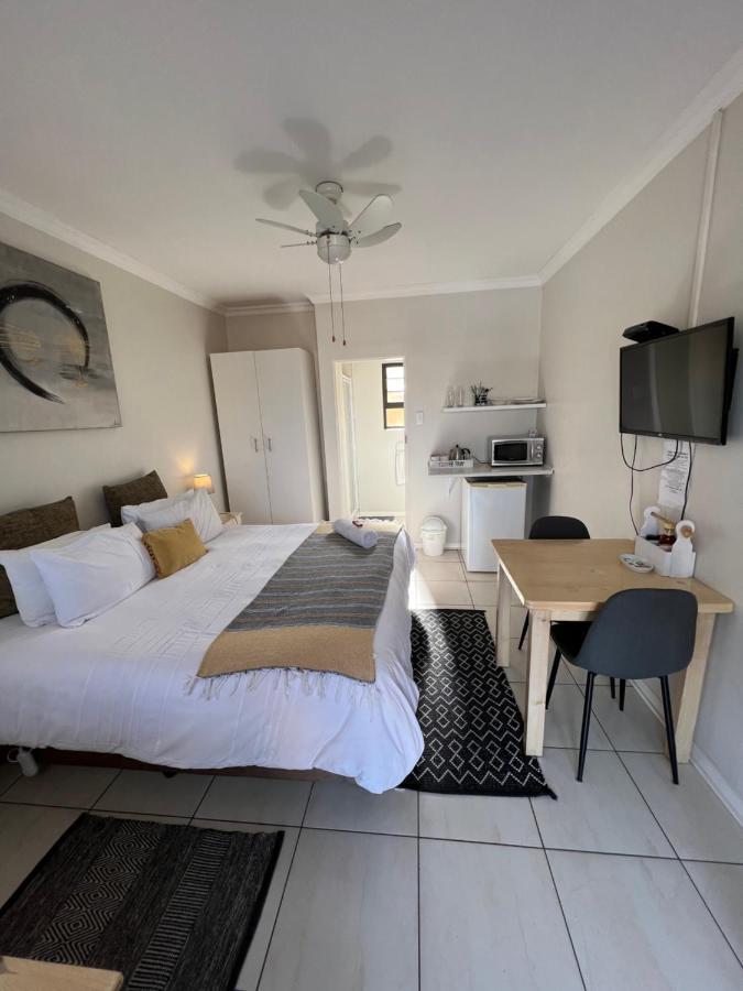 10 On Beresford Hotell East London Exteriör bild