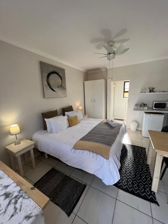10 On Beresford Hotell East London Exteriör bild
