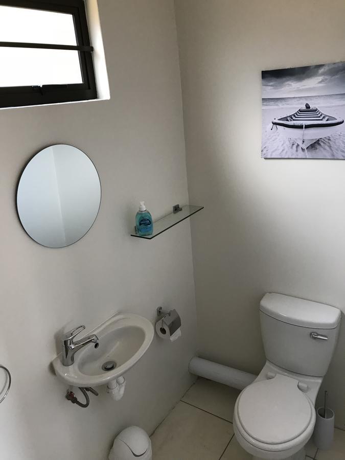 10 On Beresford Hotell East London Exteriör bild