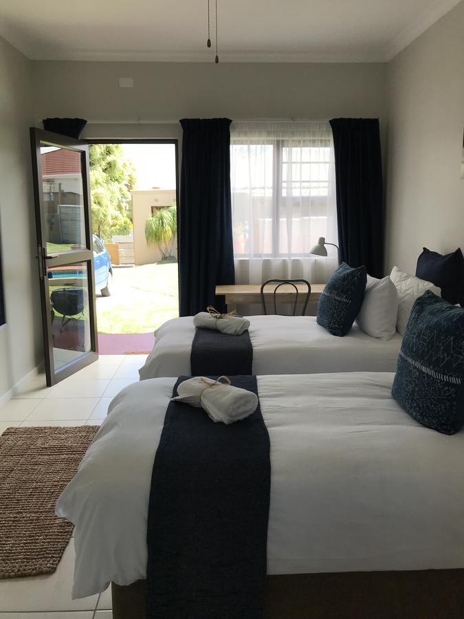 10 On Beresford Hotell East London Exteriör bild